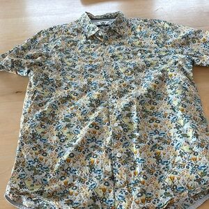 VISSLA men’s large short sleeve button up shirt.